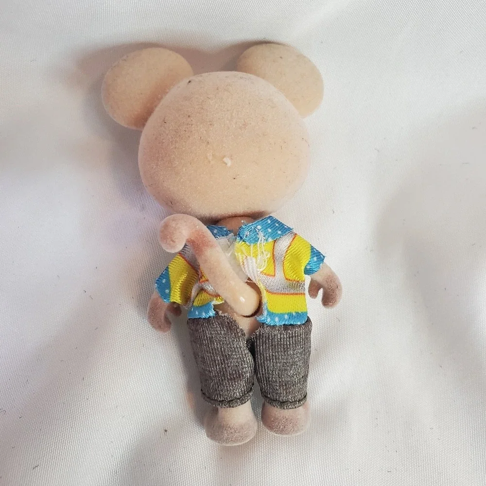 Honey Bee Acres Critter Mouse Family Figure w/ Clothes‎